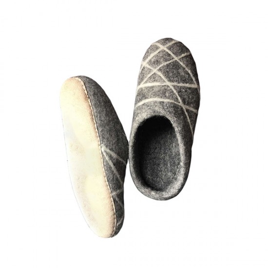 New felt slippers in Natural color with Lines