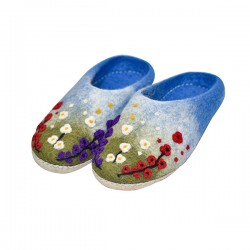 Fashionable Felt slippers in Best price