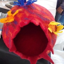 Felt cat house-multiple flower