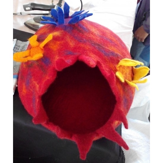 Felt cat house-multiple flower