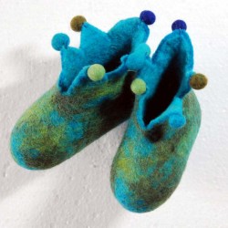 Felt Jester tie die shoes
