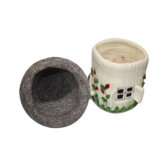 Felt Fairy house for creative play idea